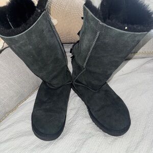 Ugg Women's Black Tall Fur Lined Boots - Size 10